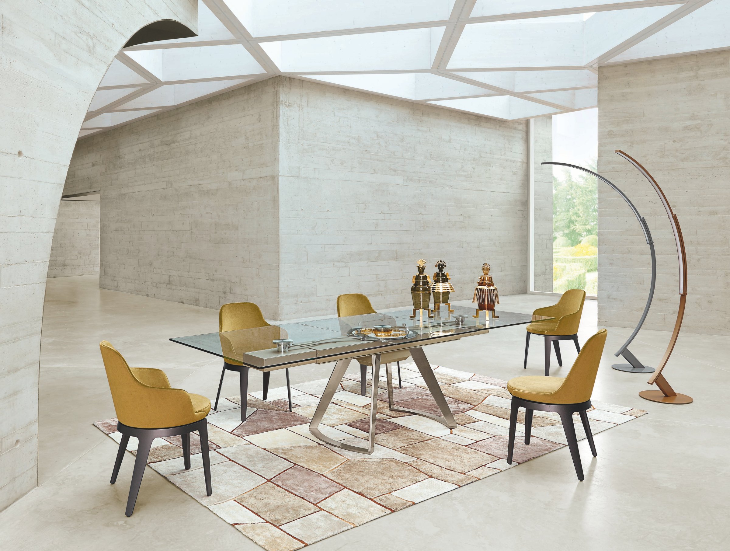 Roche bobois store dining table